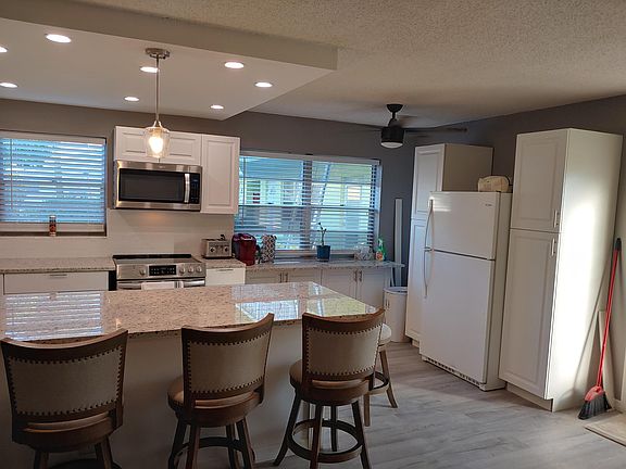 2nd image of 235 Windsor K