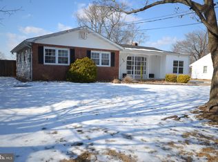 576 Royal Dr, Vineland, NJ 08360