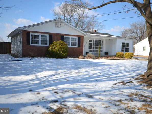 576 Royal Dr, Vineland, NJ 08360