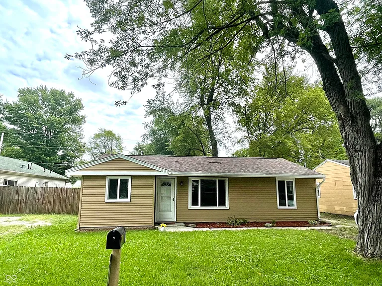 1704 S Lindell Dr — Photo 1