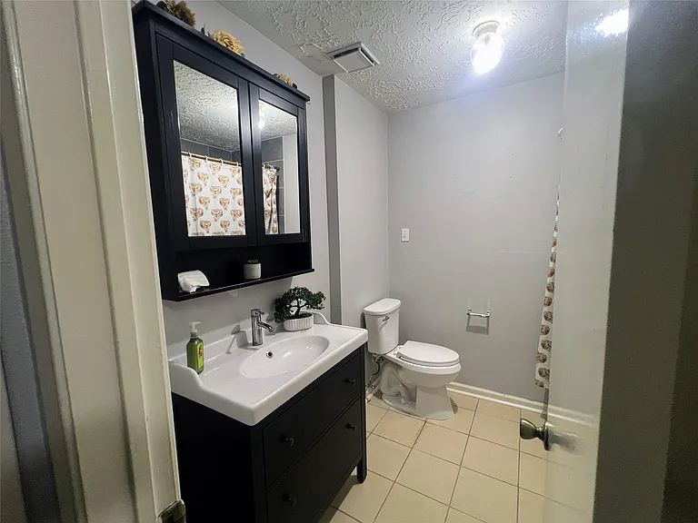 1202 Manorglen Dr — Photo 9