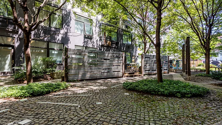 Rented by Nooklyn NYC LLC | media 130