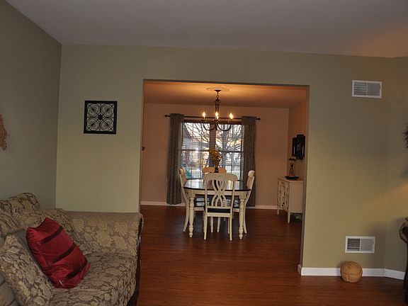 living room/dining room