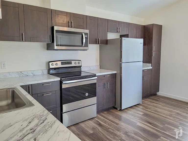 Villa Monterey Apartments — Photo 26