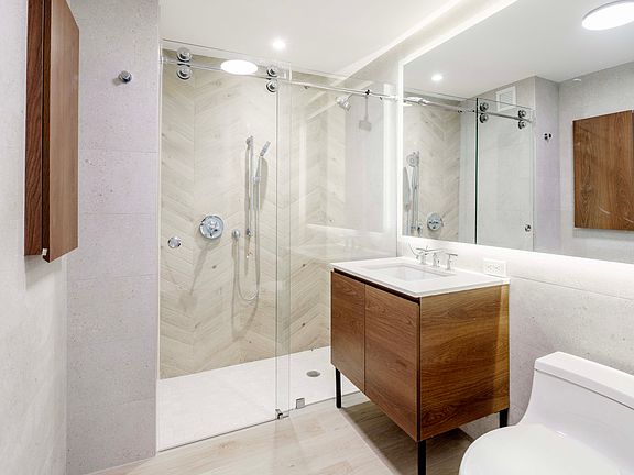 5th image of 339 W 38th St #19A