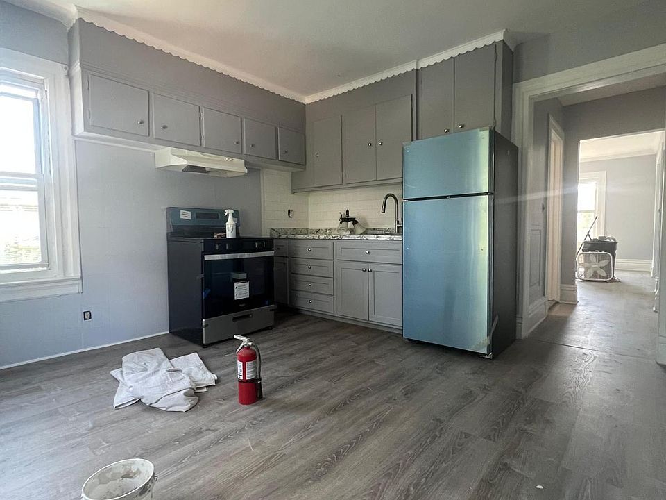 Kitchen (view 1)