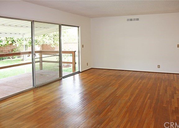 5th image of 8625 Crescent Ave