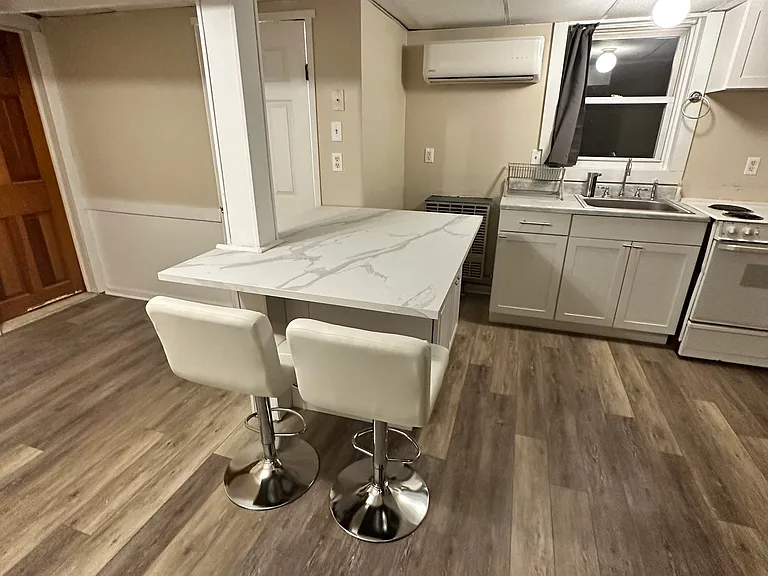 22 Lakeview St #B — Photo 9