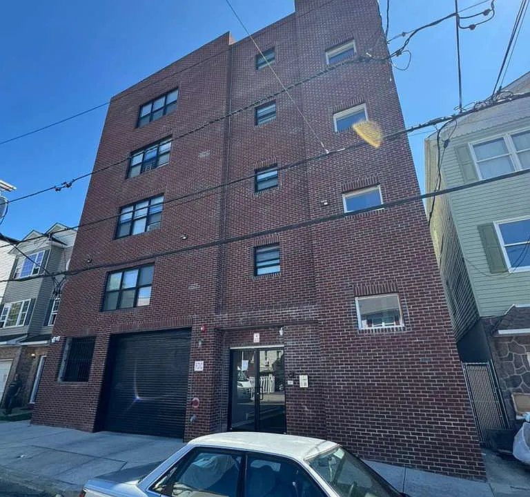 198 Harrison St #1