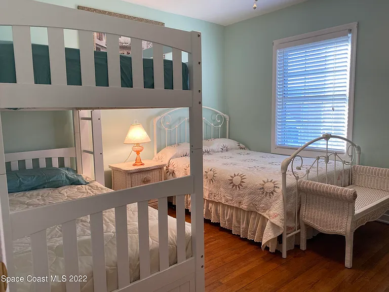 917 Jamestown Ave #100 — Photo 11