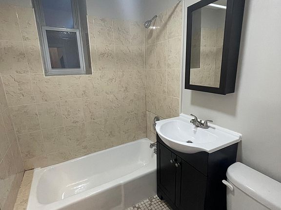 3rd image of 165 W 48th St #Basement