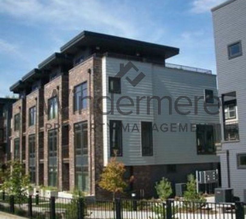 1st image of 215 W Sumach St