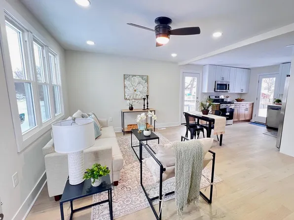 12 Cloverdale Rd, Blackwood, NJ 08012