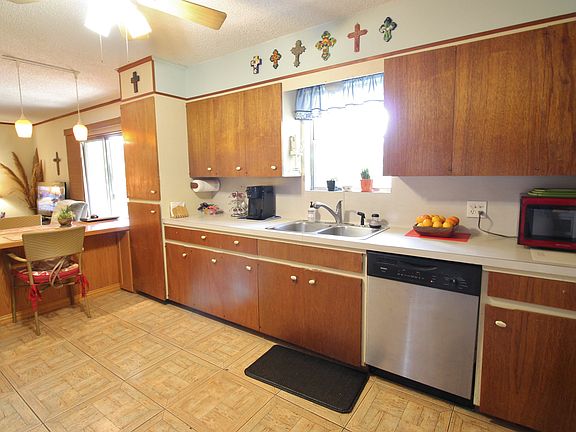 5th image of 1304 S Kumquat St
