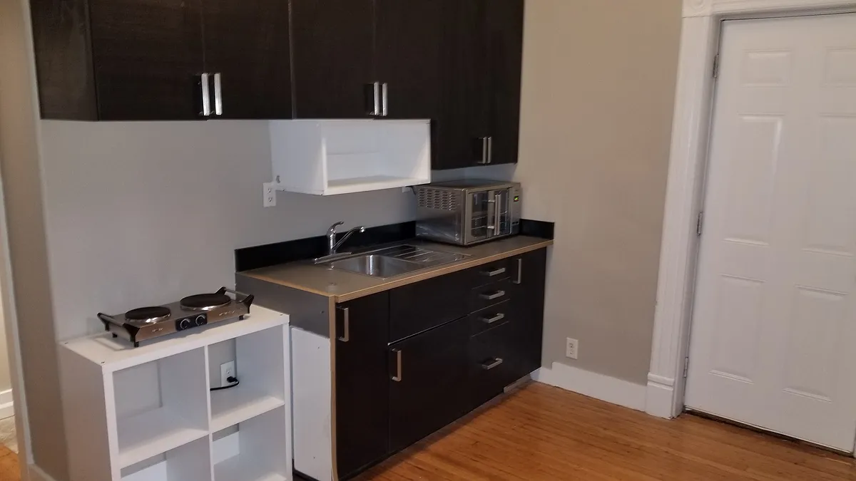Building Photo - 1302 S 31st St #1