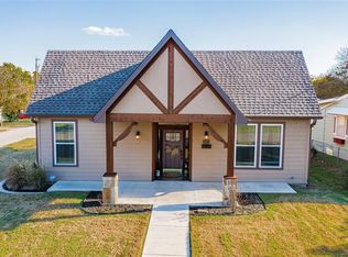 809 E Milam St, Ennis, TX 75119