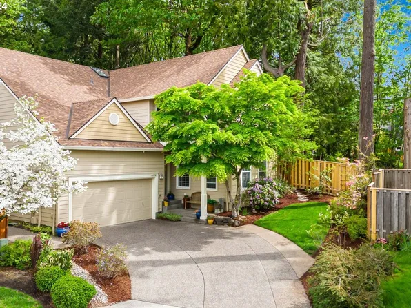 10036 NW Fleetwood Dr, Portland, OR 97229