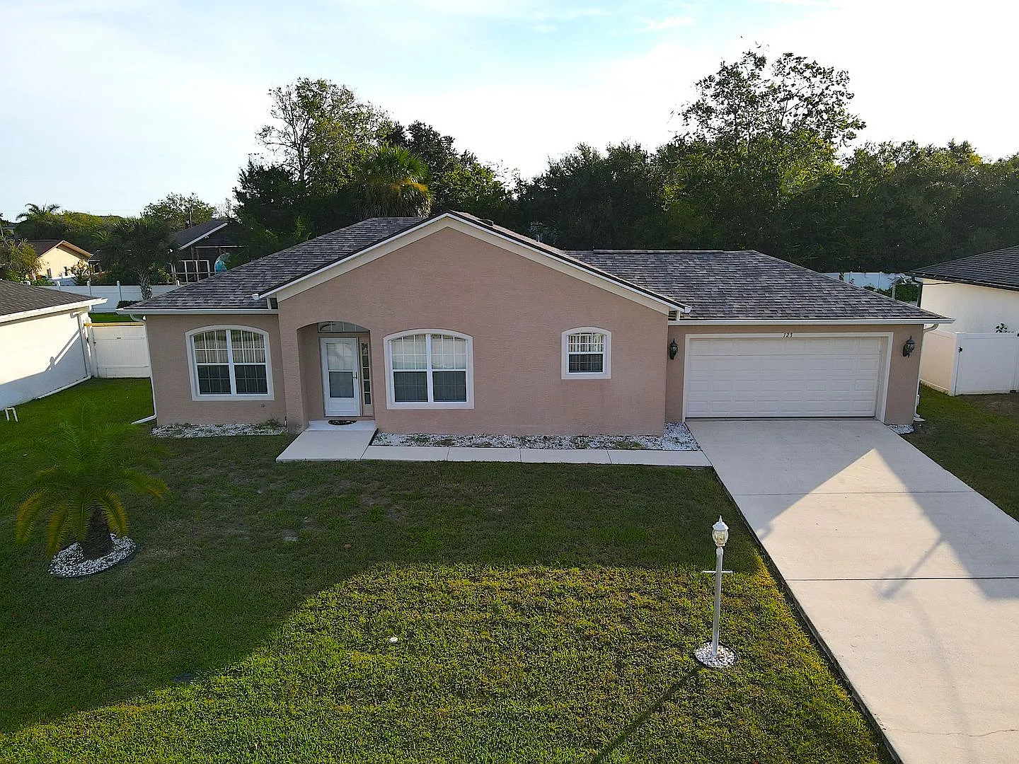 Roomy 3 Bed 2 Bath Home w Huge Screened Patio for Rent in Palm Harbor! — Photo 4