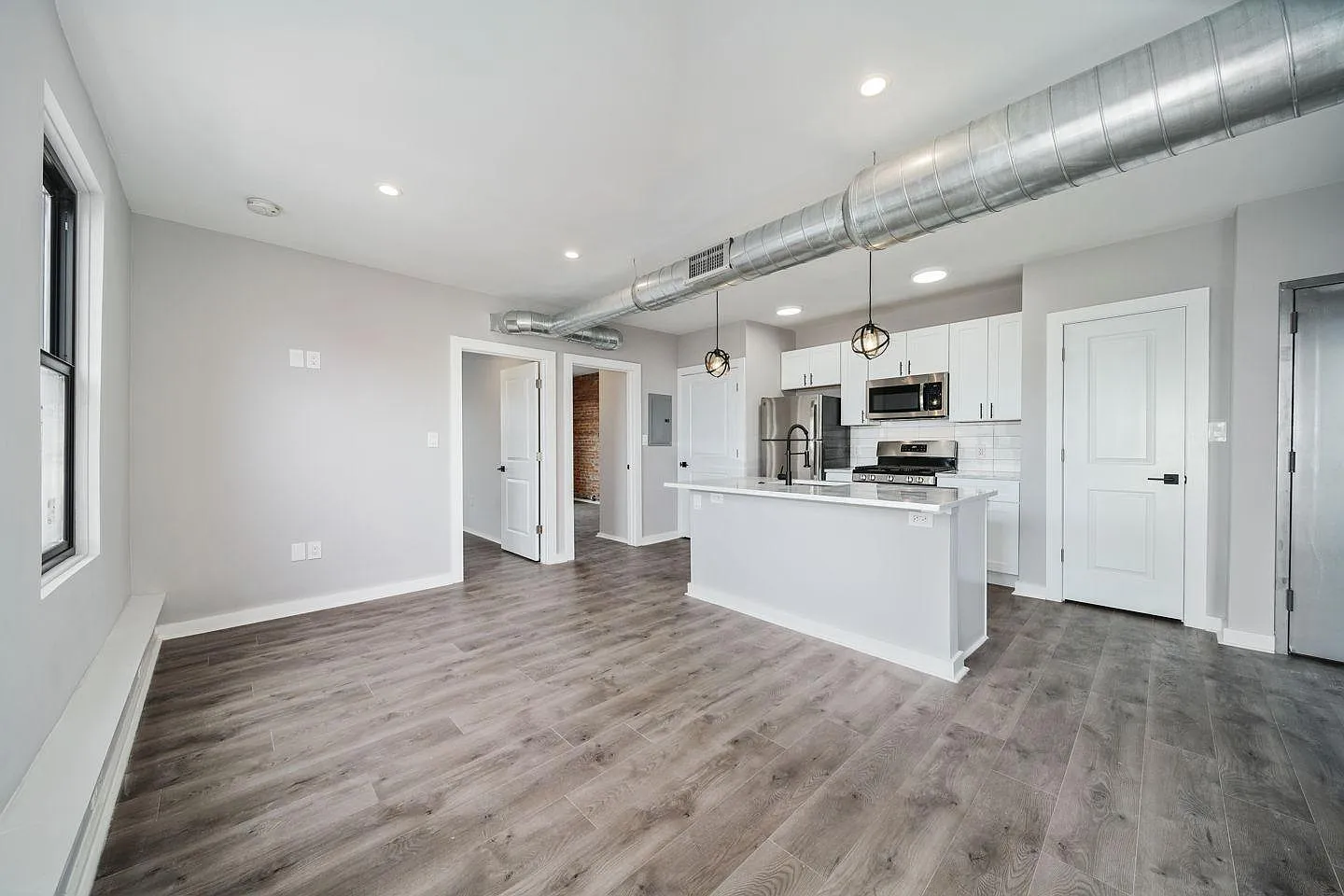 1439 S 6th St — Photo 2