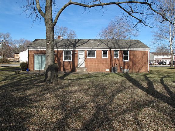 Back, large yard, trees