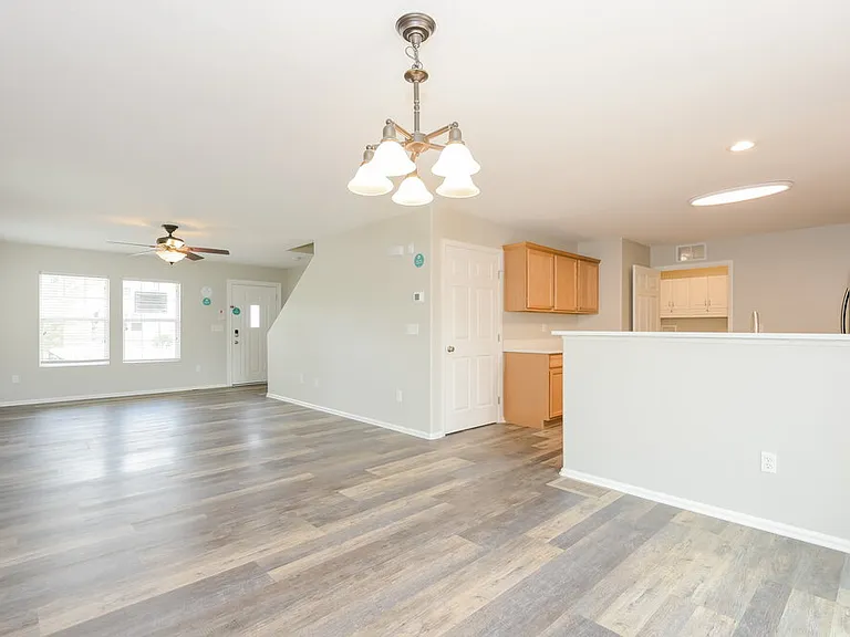 1832 Morningview Ln — Photo 8
