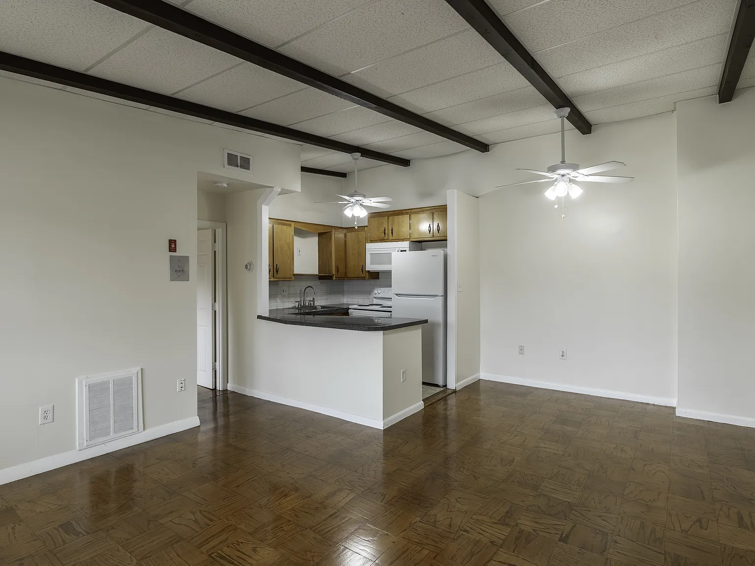 Justin Manor — Photo 1
