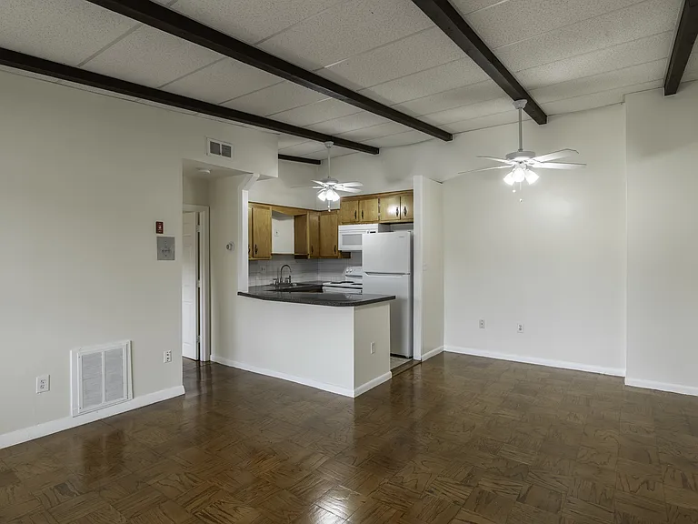 Justin Manor — Photo 2