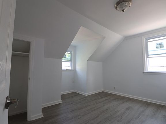 3rd image of 54 Kensington Ave #2