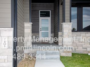 7404 Anselm Ln, Lincoln, NE 68516