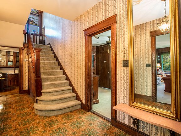 3rd image of 202 Beach Ave