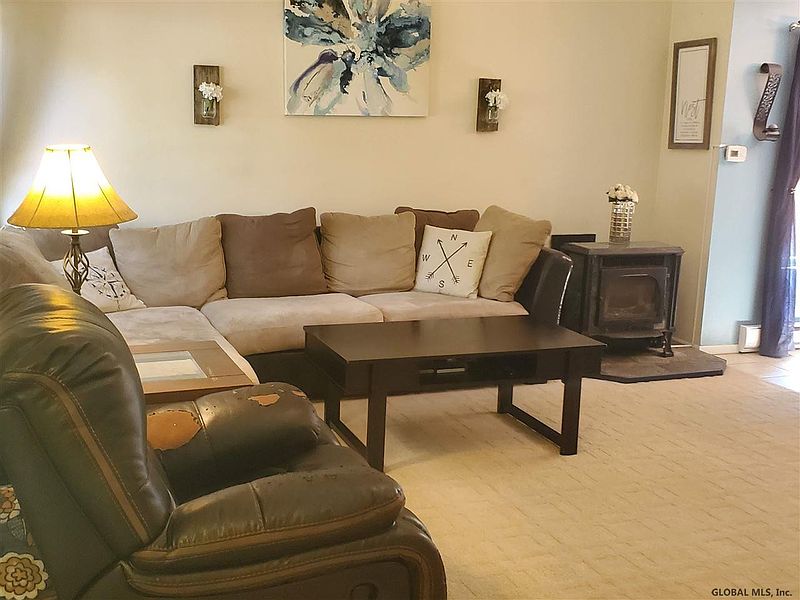 4th image of 52 ARROWWOOD Place