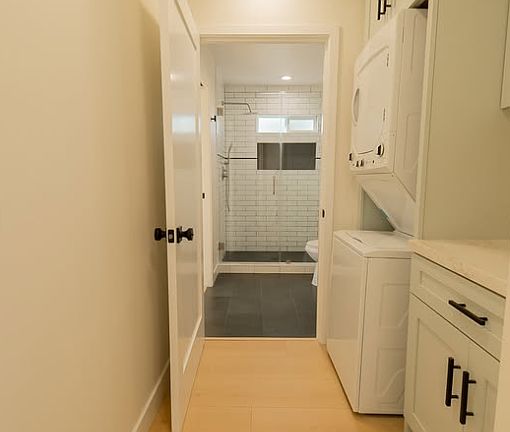 5th image of 3427 E Almond Ave