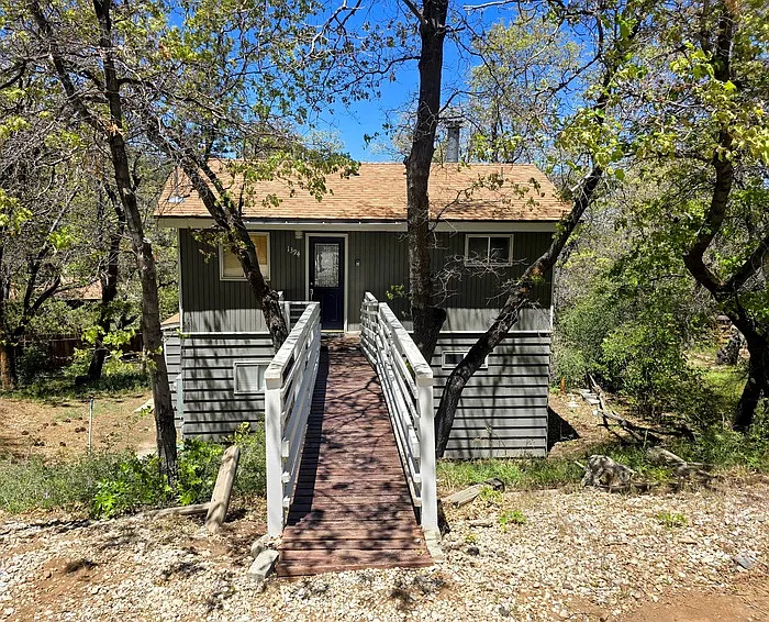 1394 Lassen Dr