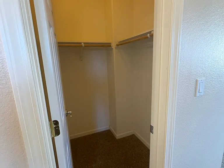 1084 Cottage Ln — Photo 33