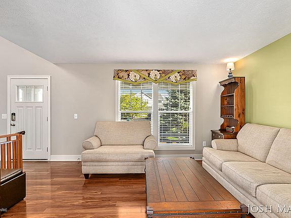 4th image of 8546 Twin Lakes Dr