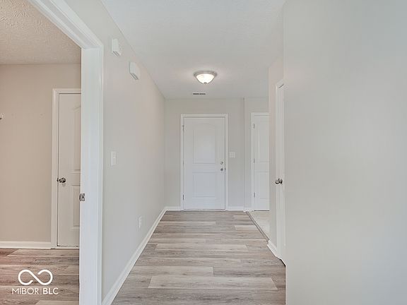 3rd image of 1404 Graybark St