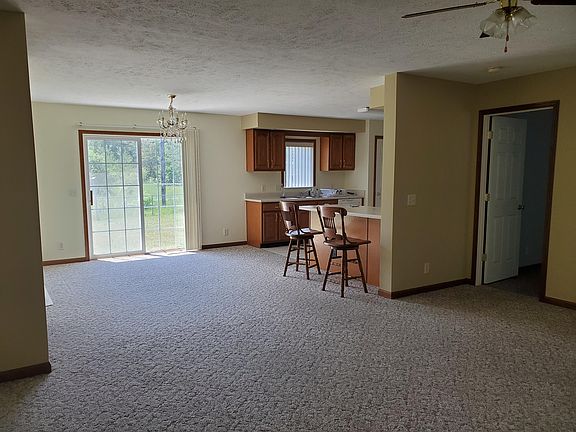 4th image of 89 Evergreen Dr