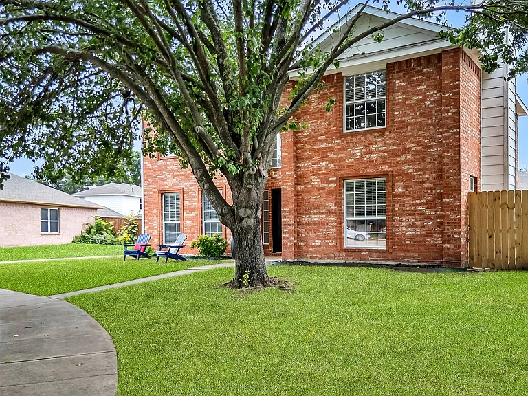 600 Ashcrest Ct — Photo 1