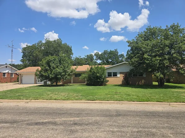 2704 W 16th St, Plainview, TX 79072