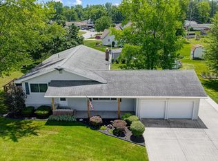 829 Barbara Ln, Wapakoneta, OH 45895