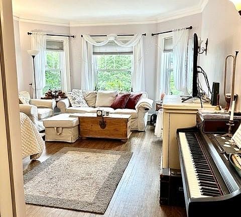 3rd image of 834 Washington St #6