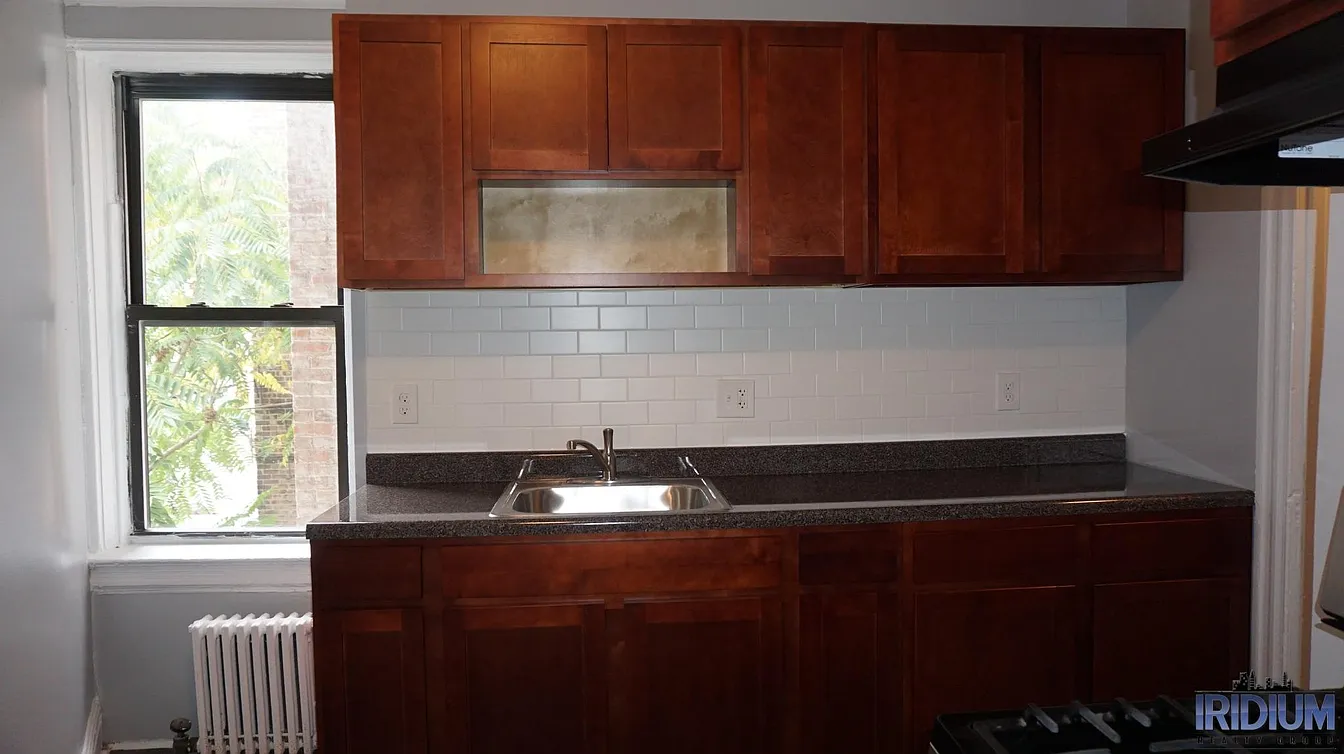 3 Bedrooms at 409 Summer Ave #9, Newark NJ — photo 2