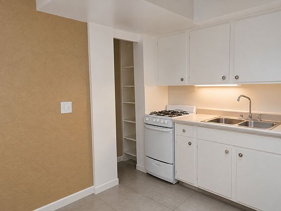 5th image of 2109 Washington Ave APT 1F