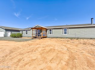 33 S Jay Bird Ln, Dewey, AZ 86327