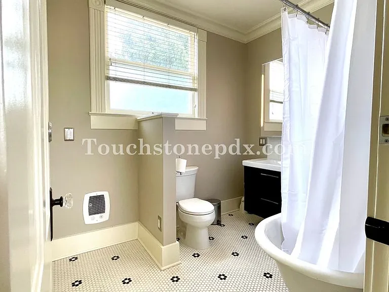 2225 NW Wilson St — Photo 25