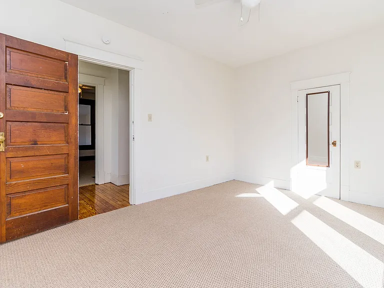 1405 Windsor St — Photo 12