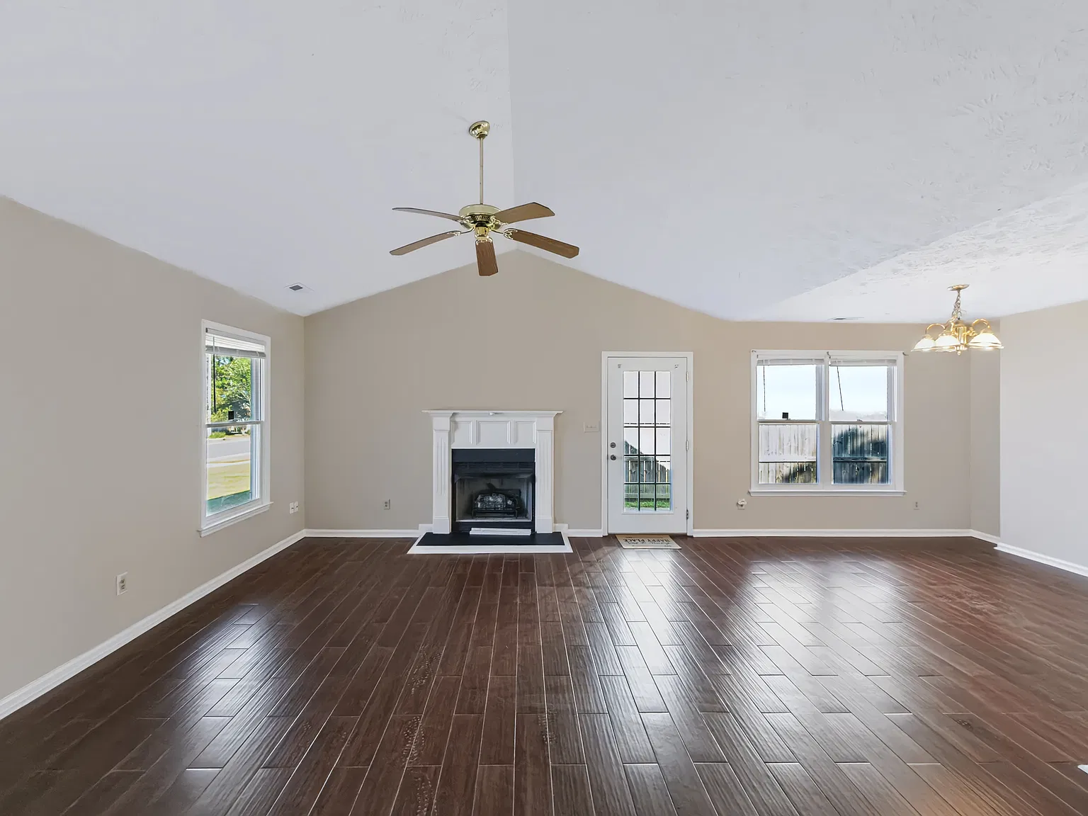 3 bed, 1188 sqft, $1,600 — Photo 3