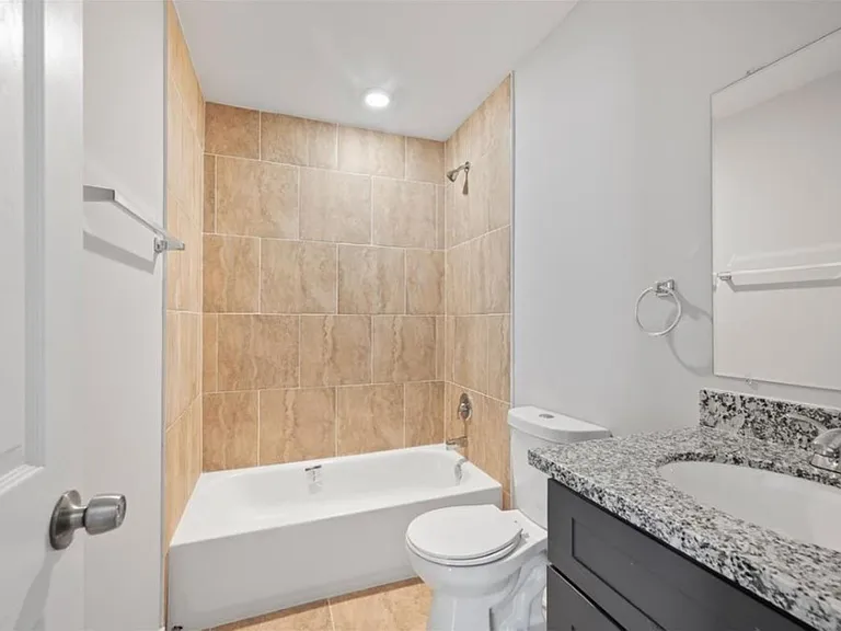 8120 Laura Koppe Rd #B — Photo 21