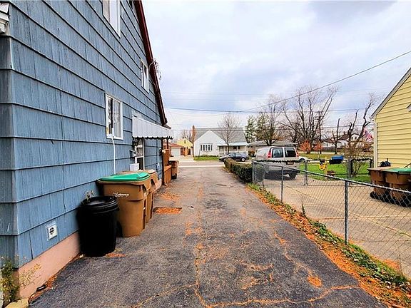 5th image of 67 Evergreen Pl