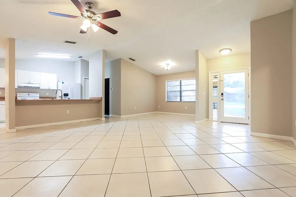 3 bed, 2.0 bath, 1523 sqft, $4,130 — Photo 3